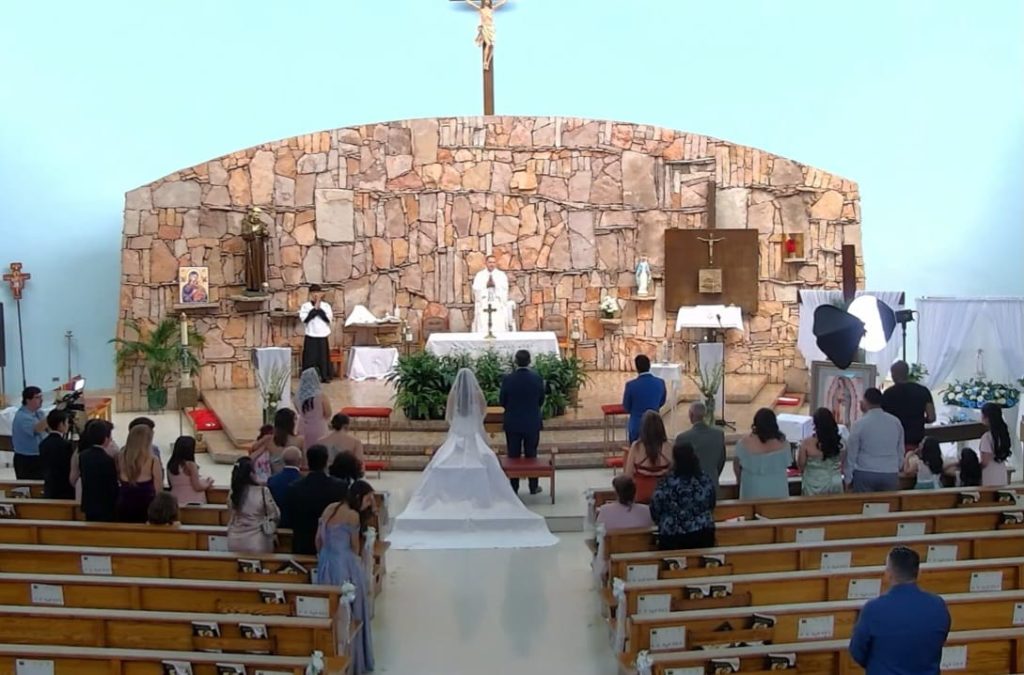 Holy Cross Roman Catholic Church